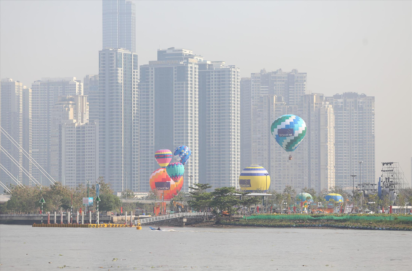 TPHCM quyết tâm tận dụng các cơ chế, chính sách đặc thù để phát triển bứt phá trong giai đoạn mới. Ảnh: NGÔ TÙNG TPHCM quyết tâm tận dụng các cơ chế, chính sách đặc thù để phát triển bứt phá trong giai đoạn mới. Ảnh: NGÔ TÙNG