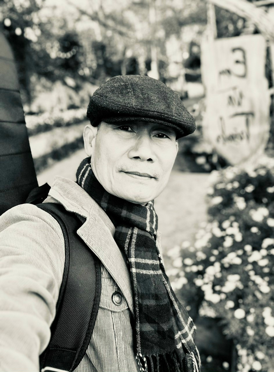 “Gã du ca” Trịnh Sơn Truyền “Gã du ca” Trịnh Sơn Truyền