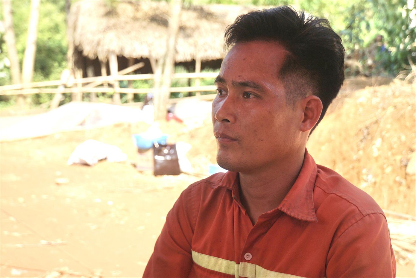 Dù nỗi đau chồng chất, nhưng anh Hoàng Văn Thạo vẫn quyết tâm bước tiếp