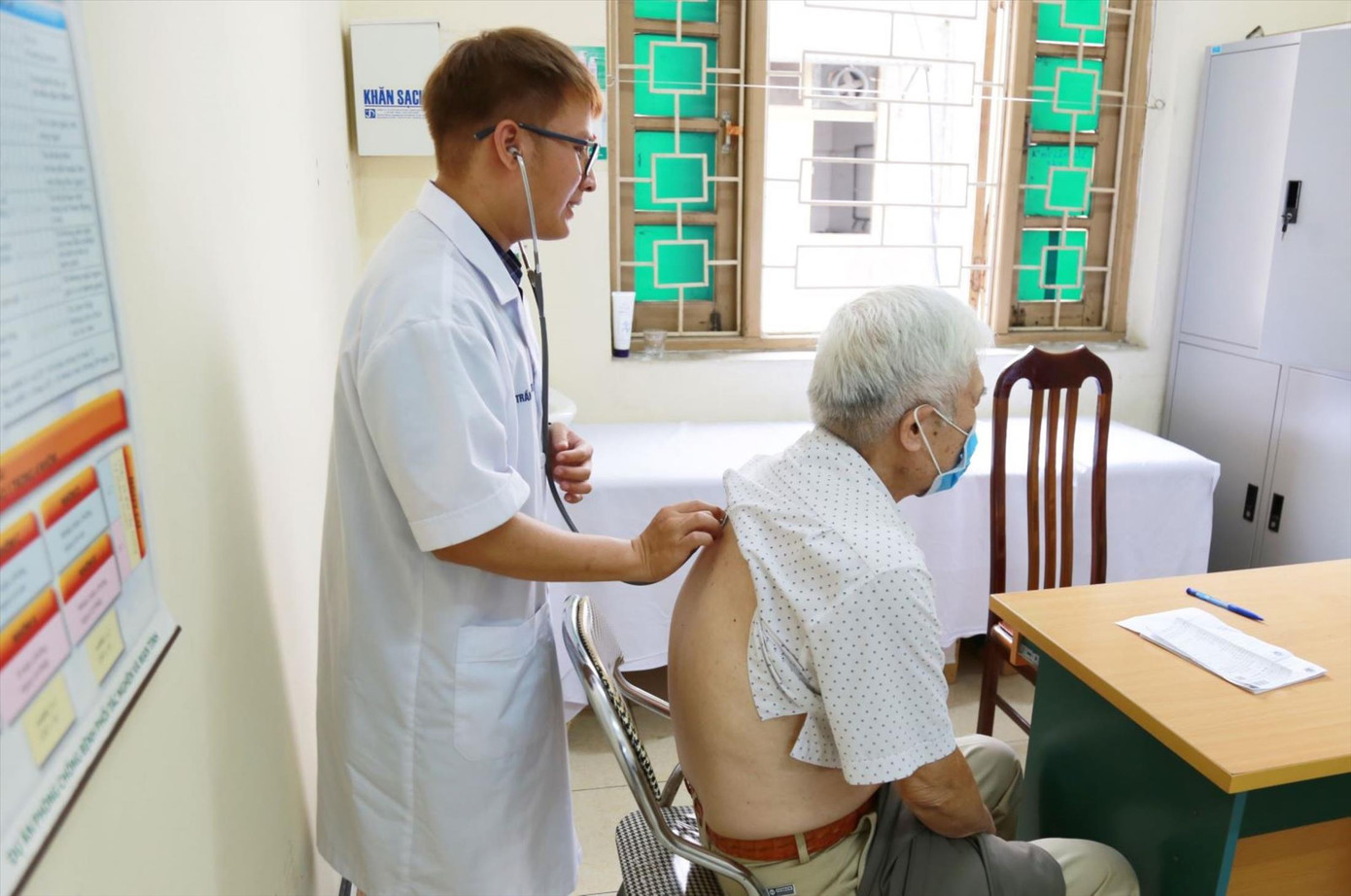 Người cao tuổi là đối tượng bị ảnh hưởng do ô nhiễm không khí Người cao tuổi là đối tượng bị ảnh hưởng do ô nhiễm không khí