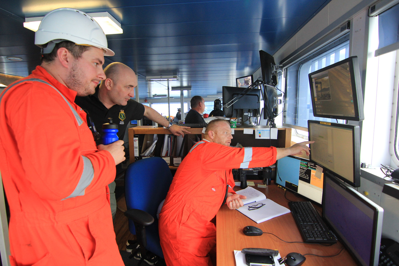 Chuyên gia nước ngoài tham gia dự án cáp điện ngầm xuyên biển Hà Tiên – Phú Quốc