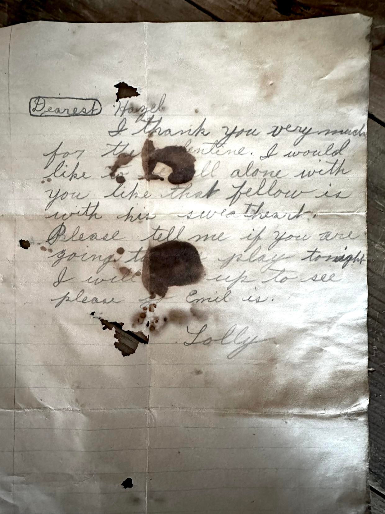 Hai bức thư tình “John B.” gửi cho hai cô gái Hai bức thư tình “John B.” gửi cho hai cô gái