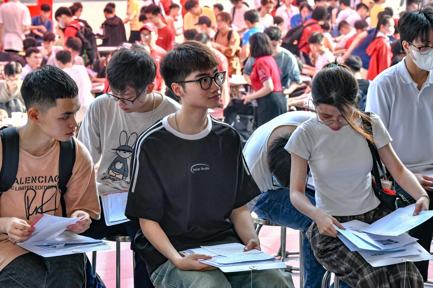 Chưa kịp vui trúng tuyển đại học, sinh viên đã lo tăng học phí. Ảnh: NGHIÊM HUÊ Chưa kịp vui trúng tuyển đại học, sinh viên đã lo tăng học phí. Ảnh: NGHIÊM HUÊ