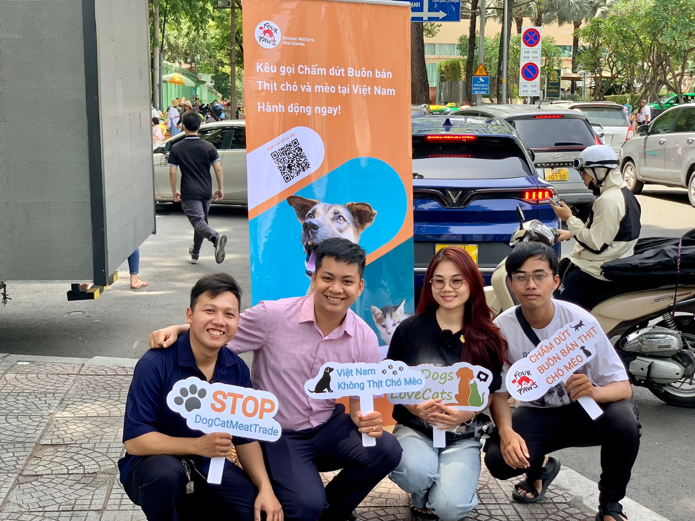 Người dân cả ba miền Bắc, Trung, Nam bày tỏ sự ủng hộ việc ngưng mua bán chó mèo như là một loại thức ăn Người dân cả ba miền Bắc, Trung, Nam bày tỏ sự ủng hộ việc ngưng mua bán chó mèo như là một loại thức ăn