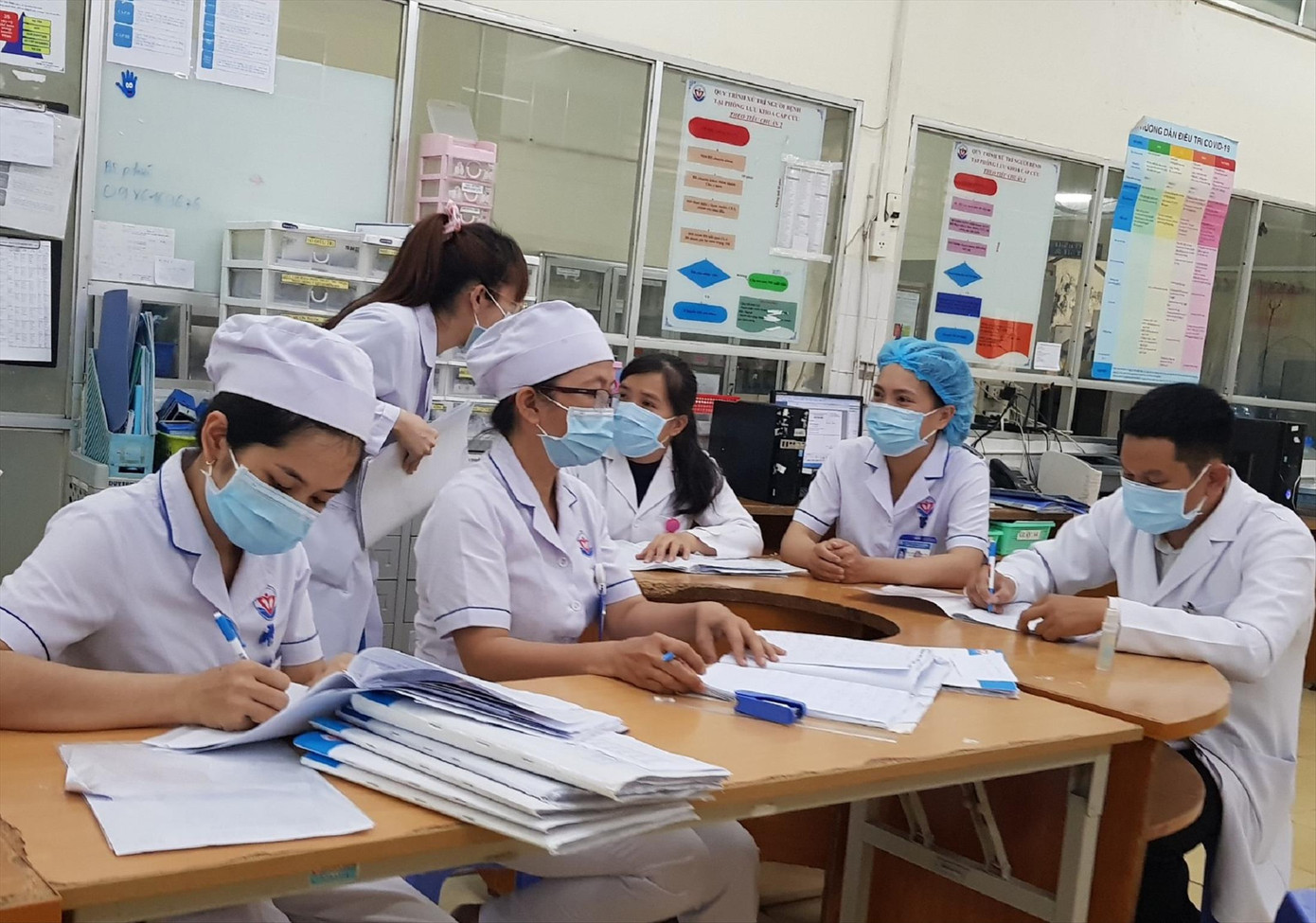 Mức thưởng Tết trên địa bàn TPHCM đang có sự chênh lệch rất lớn giữa các bệnh viện. Ảnh: Vân Sơn Mức thưởng Tết trên địa bàn TPHCM đang có sự chênh lệch rất lớn giữa các bệnh viện. Ảnh: Vân Sơn