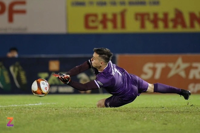 Nguyễn Filip mắc lỗi bắt bóng không dính Nguyễn Filip mắc lỗi bắt bóng không dính
