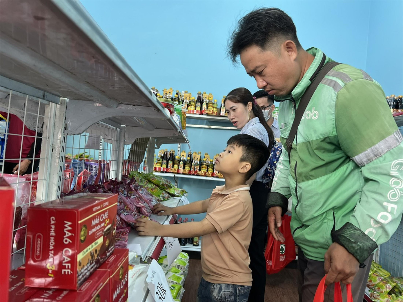 Điểm phúc lợi công đoàn bán hàng trợ giá cho công nhân. Ảnh: U.P Điểm phúc lợi công đoàn bán hàng trợ giá cho công nhân. Ảnh: U.P