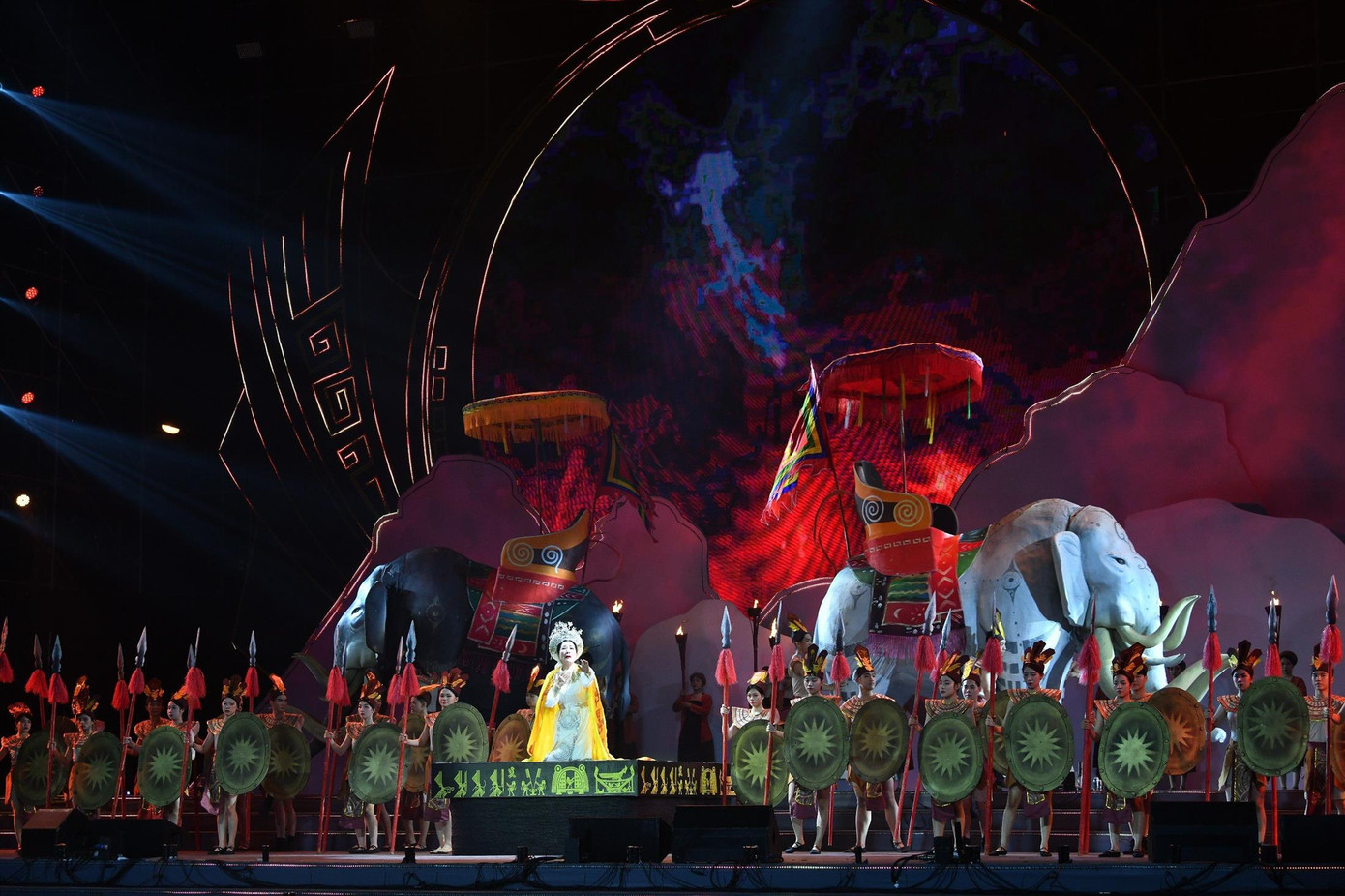 Lễ hội kết hợp hoạt động văn hóa nghệ thuật. Ảnh: DUY PHẠM