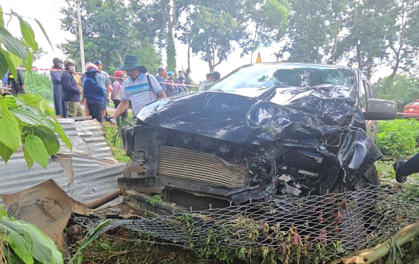 Chiếc ô tô do tài xế Trần Doãn Tùng điều khiển gây tai nạn