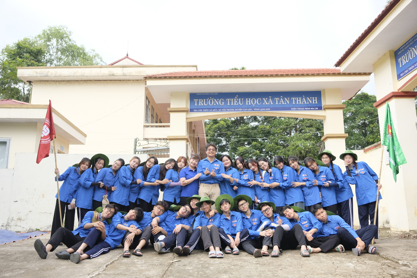 Đoàn sinh viên Ngoại thương tham gia chiến dịch Mùa hè xanh ở xã Tân Thành, huyện Cao Lộc, tỉnh Lạng Sơn. Ảnh: Châu Linh