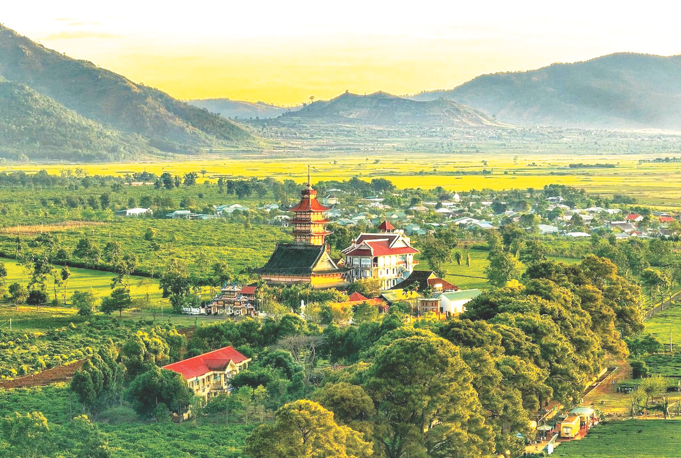 Chùa Bửu Minh linh thiêng giữa bạt ngàn đồi chè. Chùa Bửu Minh linh thiêng giữa bạt ngàn đồi chè.