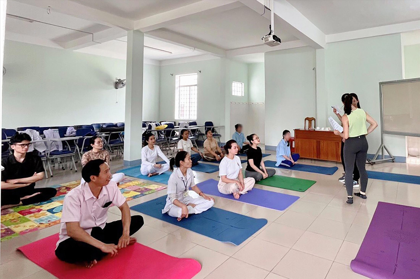 Trải nghiệm điều trị ở Khoa Cấp tính nữ cùng các nhân viên của Bệnh viên Tâm thần Đà Nẵng