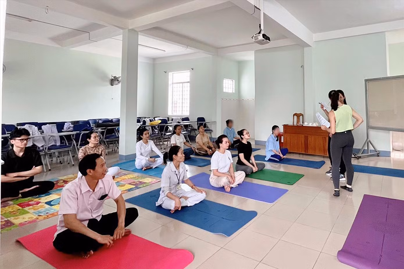 Trải nghiệm điều trị ở Khoa Cấp tính nữ cùng các nhân viên của Bệnh viên Tâm thần Đà Nẵng