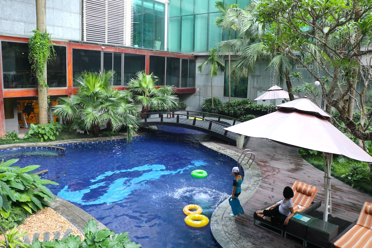 Du khách nghỉ ngơi, thư giãn trong khách sạn Fraser Suites Hà Nội Du khách nghỉ ngơi, thư giãn trong khách sạn Fraser Suites Hà Nội