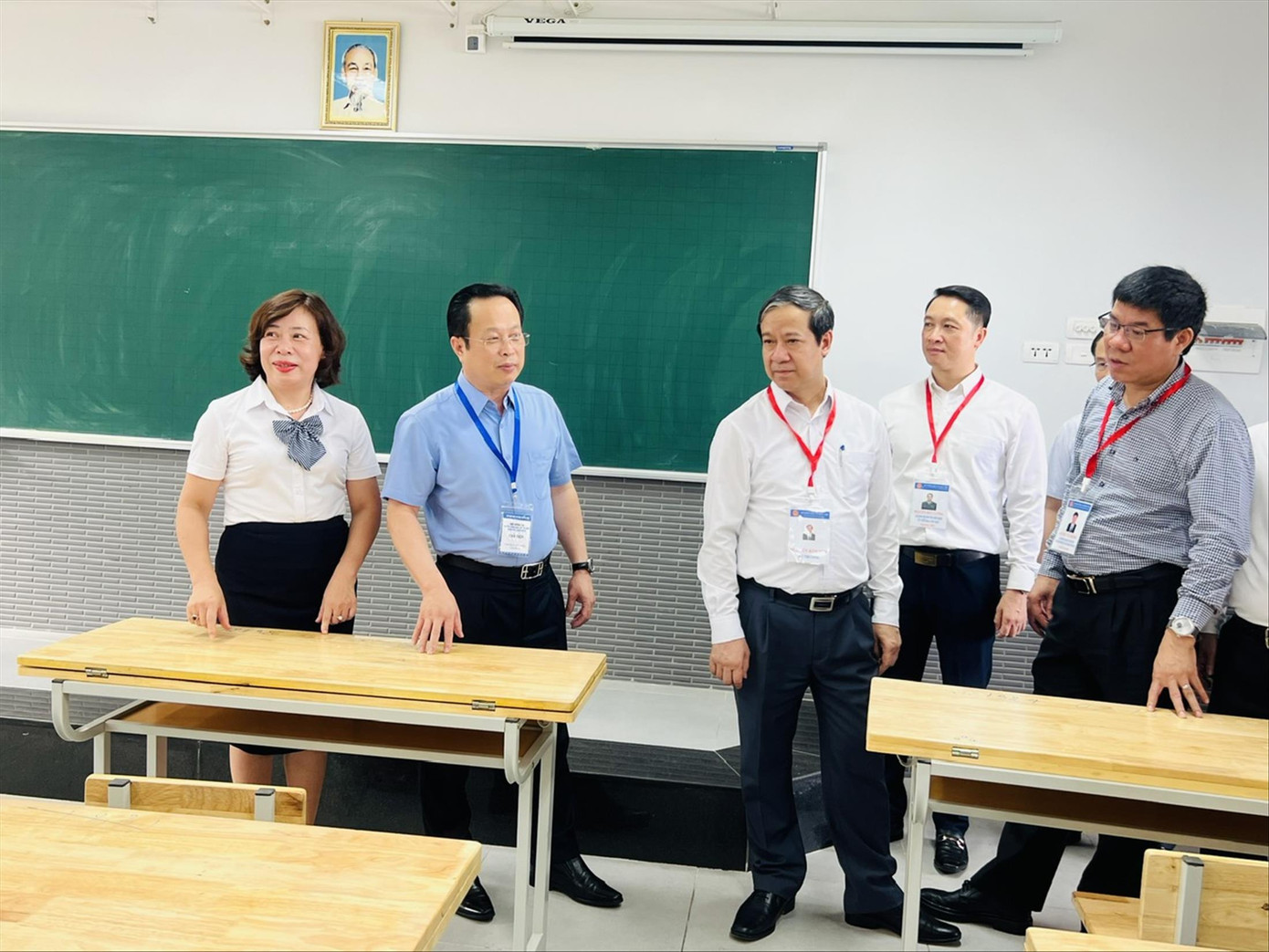 Bộ trưởng Bộ GD&ĐT Nguyễn Kim Sơn kiểm tra công tác chuẩn bị kỳ thi tại Hà Nội năm 2023 Bộ trưởng Bộ GD&ĐT Nguyễn Kim Sơn kiểm tra công tác chuẩn bị kỳ thi tại Hà Nội năm 2023