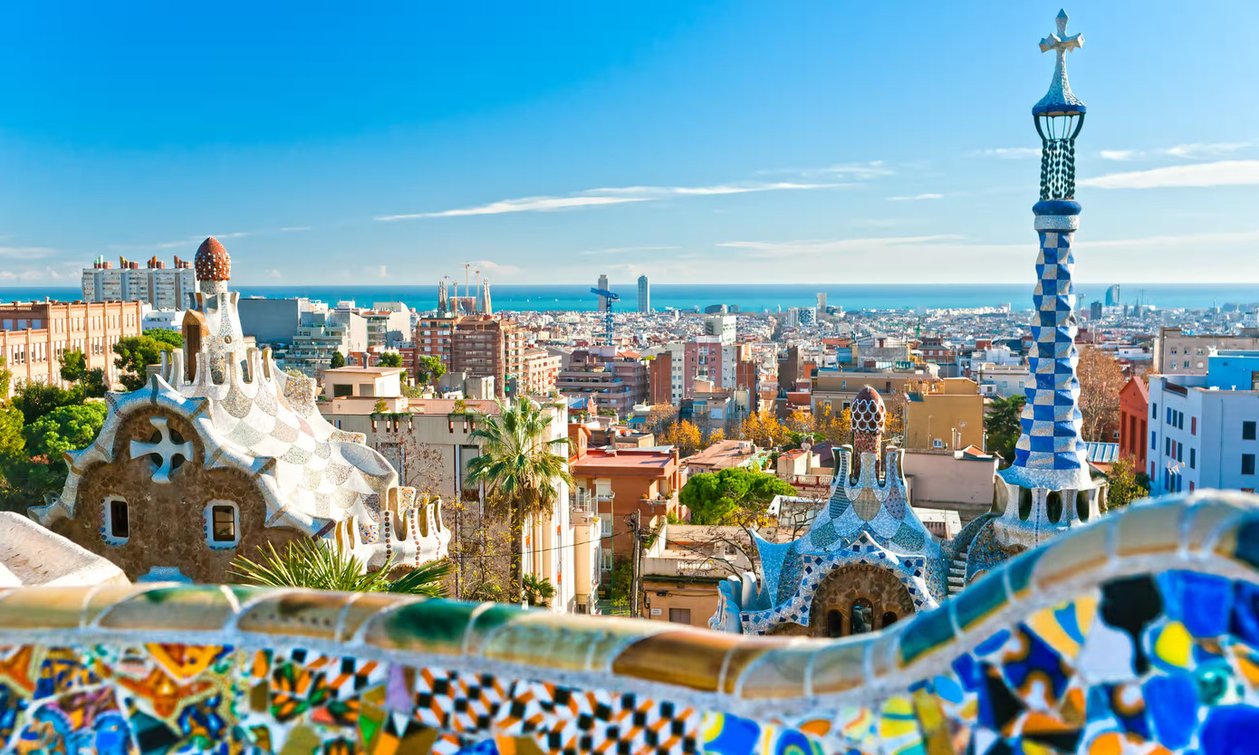 Quang cảnh từ Công viên Güell, điểm tham quan nổi tiếng thứ hai của Barcelona