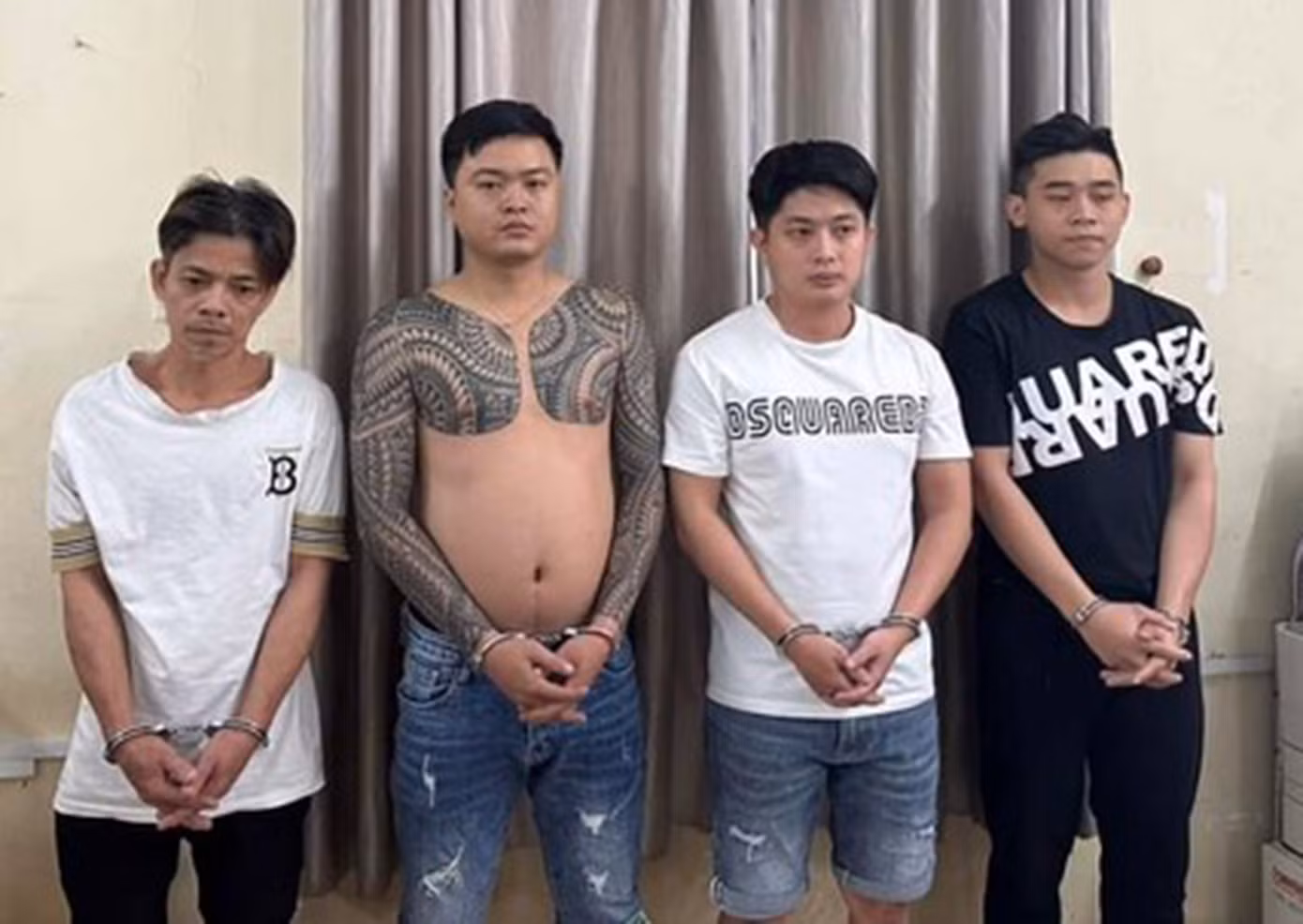 Một số đối tượng xăm trổ đòi nợ thuê bị công an bắt giữ Một số đối tượng xăm trổ đòi nợ thuê bị công an bắt giữ