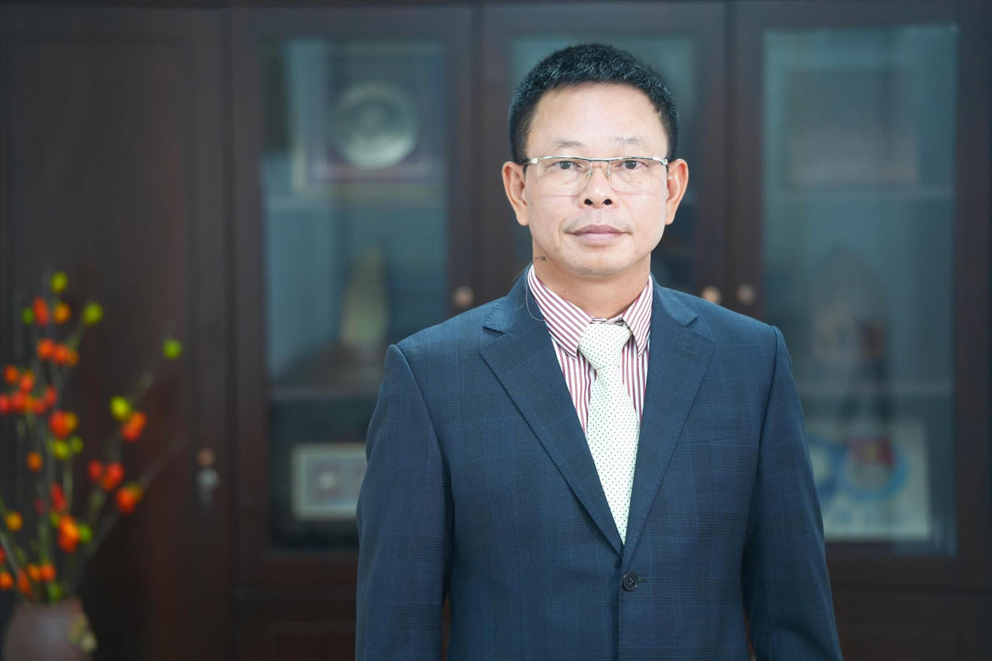 Nhà báo Phùng Công Sưởng - Tổng biên tập báo Tiền Phong Nhà báo Phùng Công Sưởng - Tổng biên tập báo Tiền Phong