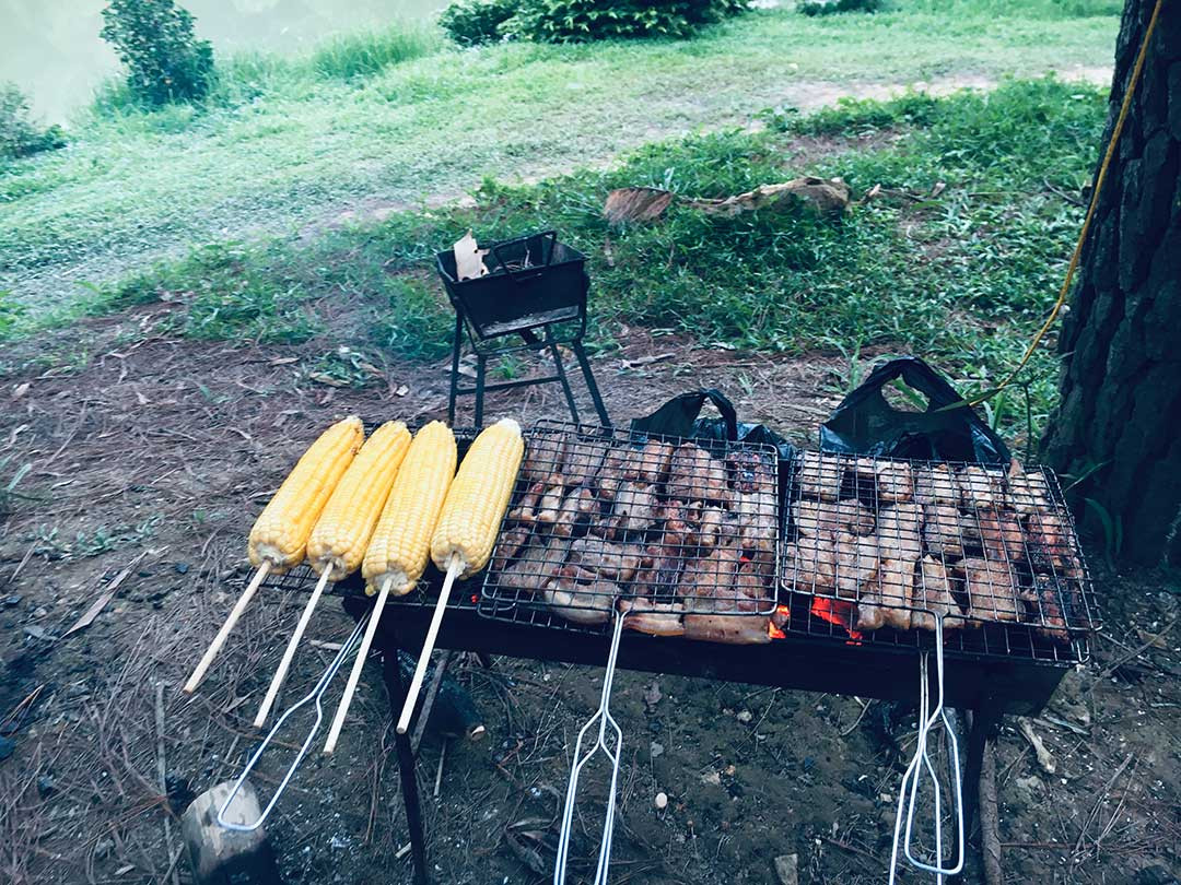 Việc đốt lửa trại, nướng đồ ăn trong rừng mà không được quản lý chặt sẽ dễ gây ra nguy cơ hỏa hoạn Việc đốt lửa trại, nướng đồ ăn trong rừng mà không được quản lý chặt sẽ dễ gây ra nguy cơ hỏa hoạn