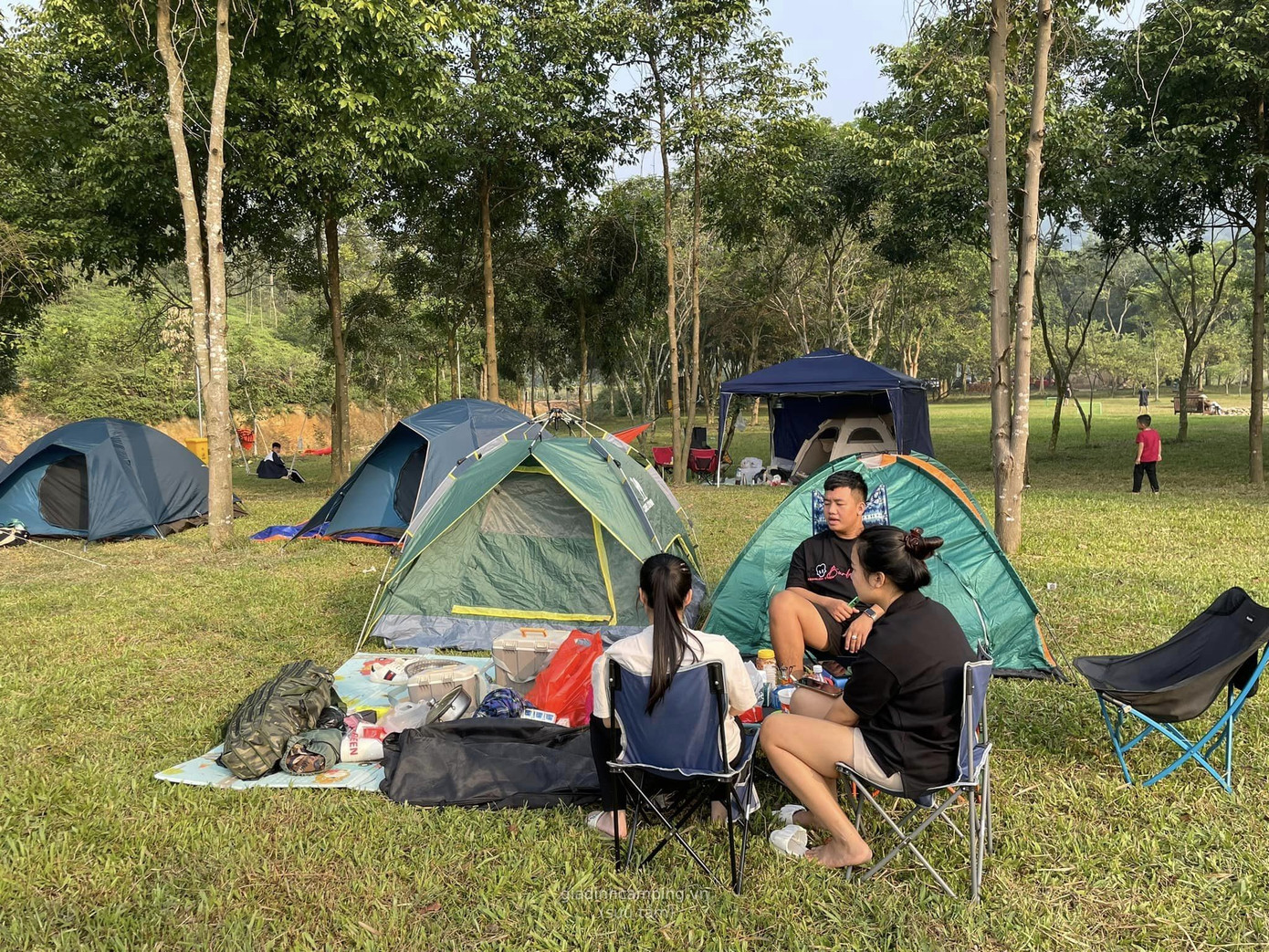 Đối tượng chính tham gia cắm trại dã ngoại là những thanh niên từ 18-28 tuổi và các gia đình trẻ Đối tượng chính tham gia cắm trại dã ngoại là những thanh niên từ 18-28 tuổi và các gia đình trẻ