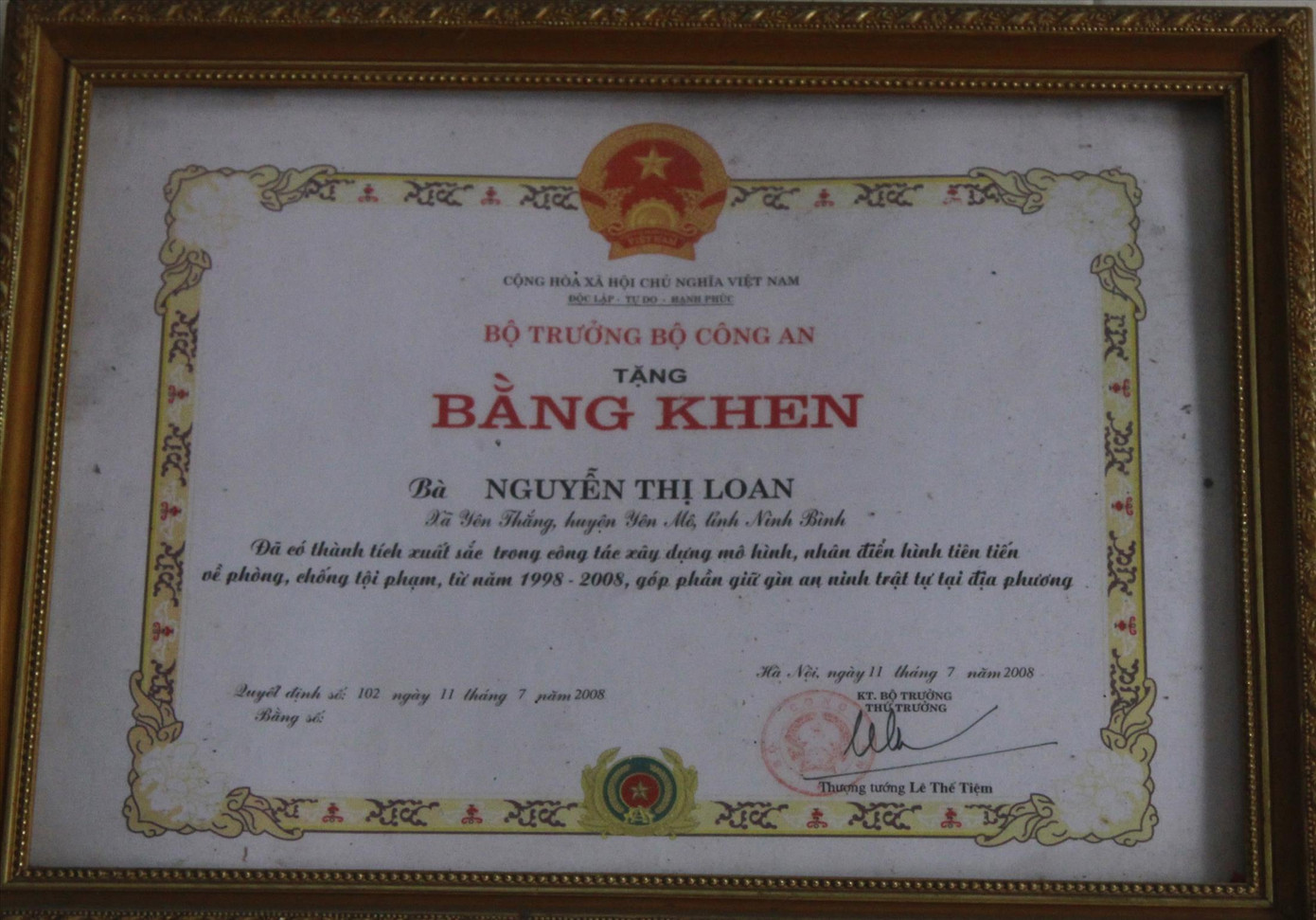 Bằng khen của Bộ trưởng Bộ Công an tặng cô giáo Loan Bằng khen của Bộ trưởng Bộ Công an tặng cô giáo Loan