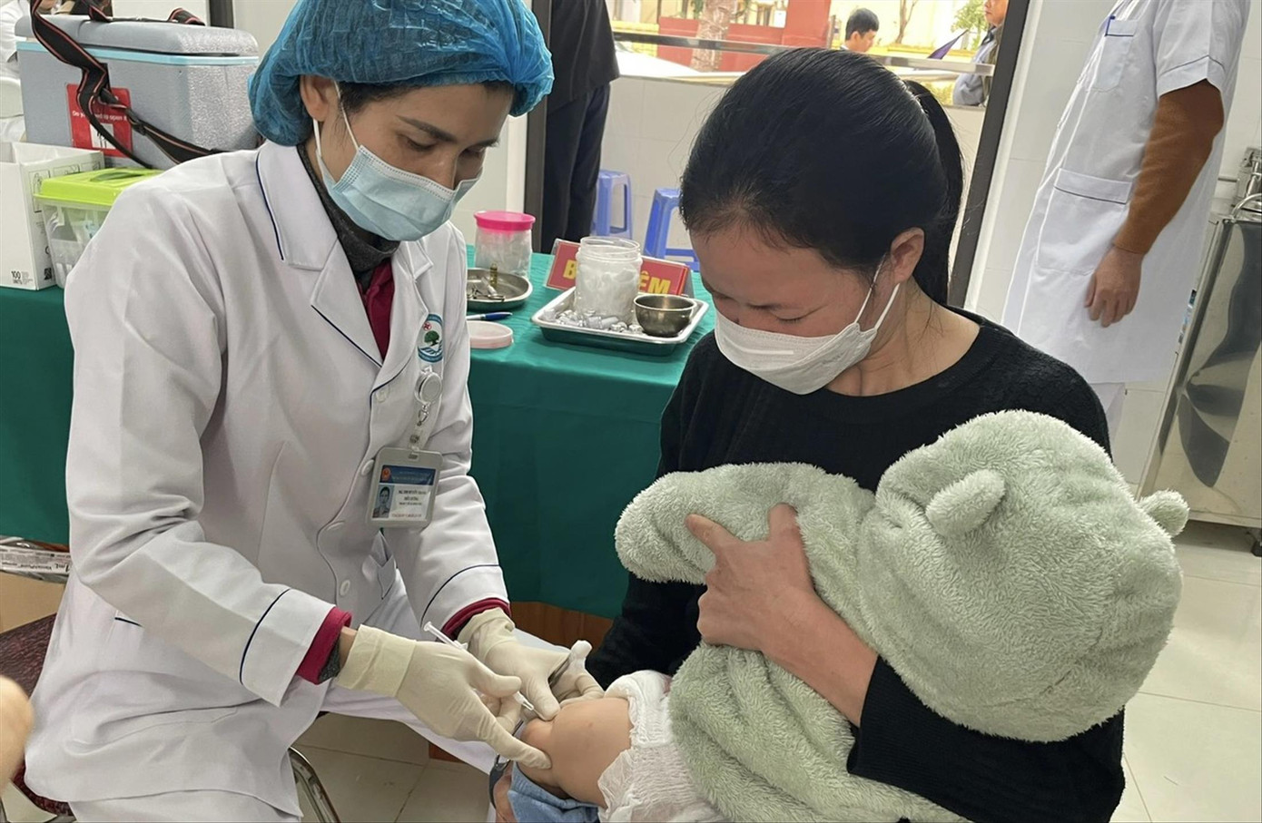 Tiêm vắc xin phòng bệnh cho trẻ em ở Tuyên Quang