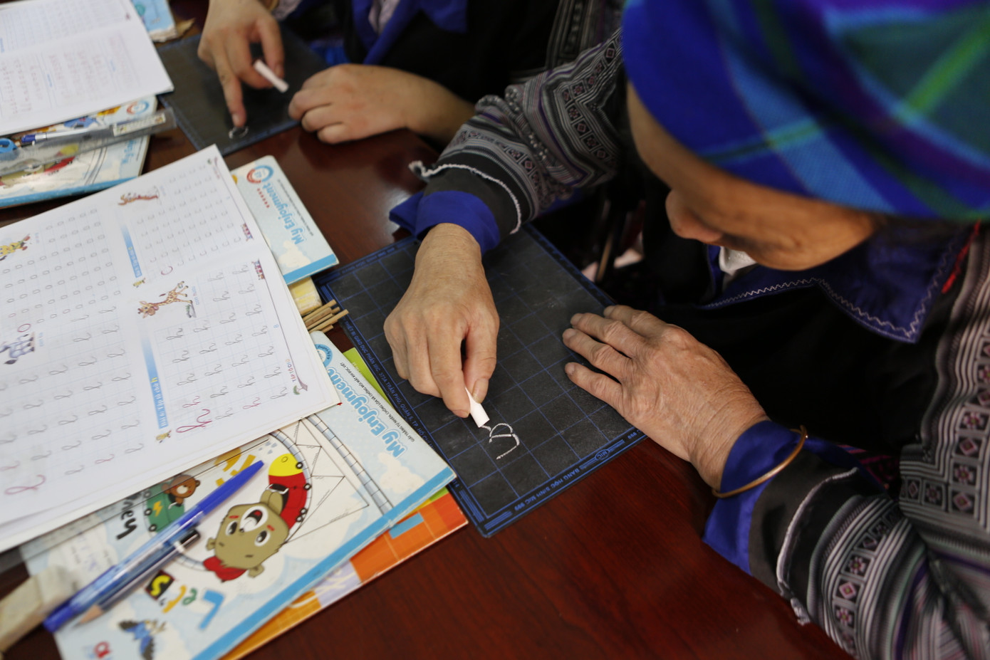 Nhiều học viên đã lớn tuổi nhưng vẫn hăng say học tập với mong muốn làm lại cuộc đời.