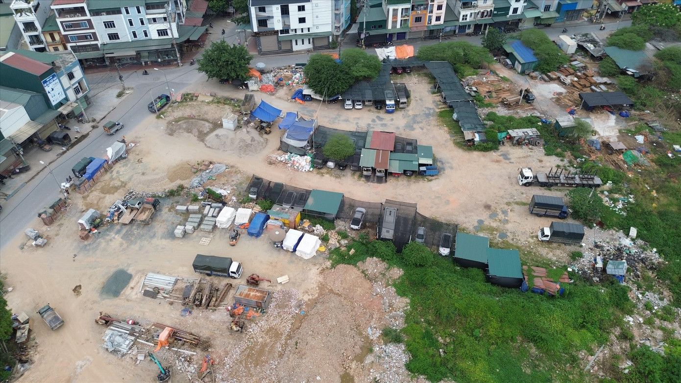 Cụm công nghiệp kim khí mở rộng Phùng Xá bị biến thành nơi tập kết phương tiện