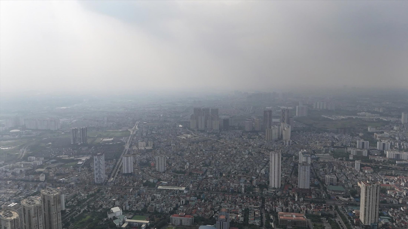 Hà Nội đang trải qua những ngày ô nhiễm không khí trầm trọng. Ảnh: Mạnh Thắng