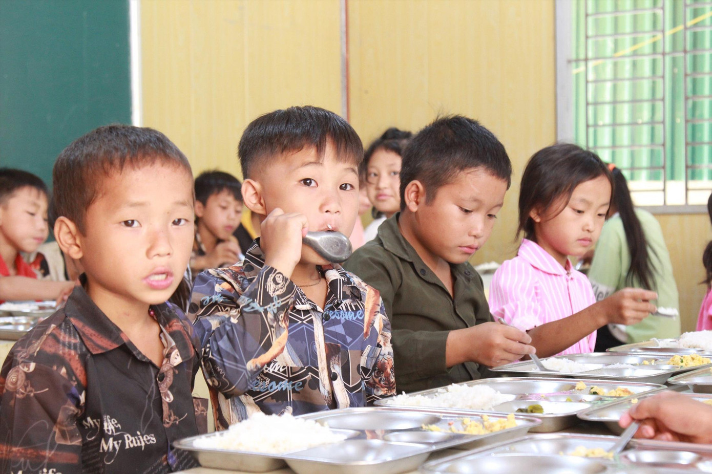 Bữa ăn của học sinh miền núi bán trú