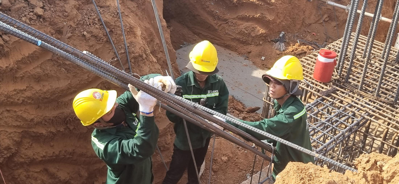 Công nhân thi công sân bay Long Thành. Ảnh: MT Công nhân thi công sân bay Long Thành. Ảnh: MT