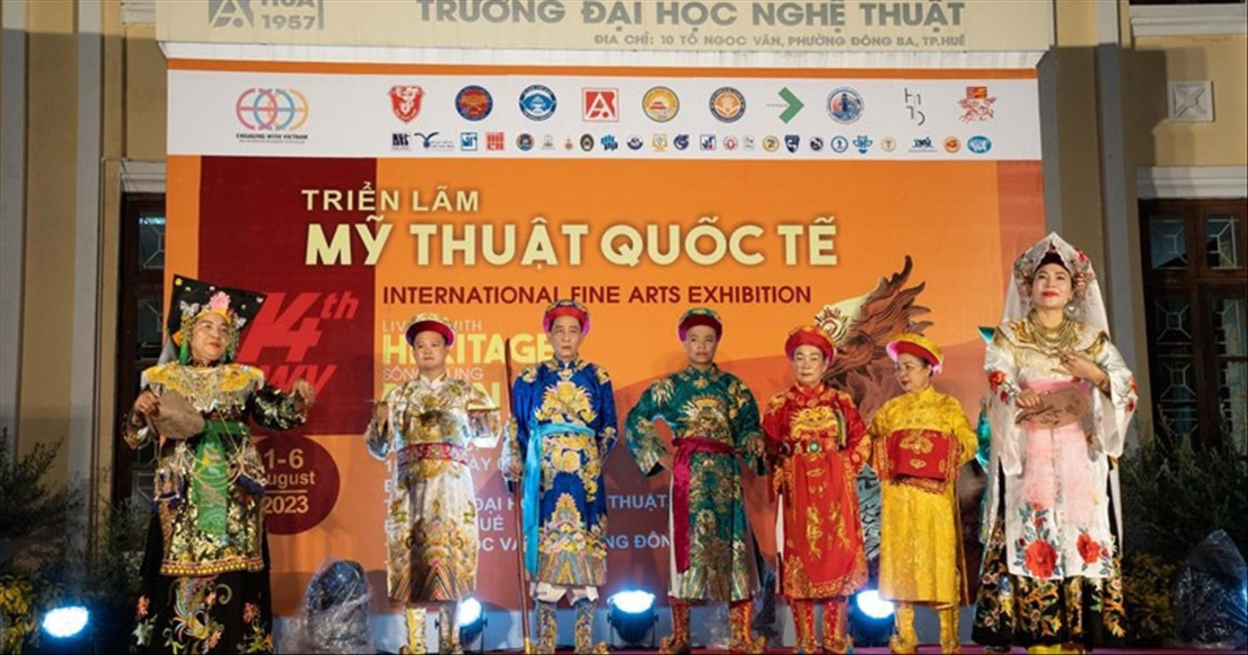 Một số chương trình giới thiệu tín ngưỡng thờ Mẫu không phù hợp nhận về nhiều chỉ trích từ cộng đồng thực hành tín ngưỡng. Một số chương trình giới thiệu tín ngưỡng thờ Mẫu không phù hợp nhận về nhiều chỉ trích từ cộng đồng thực hành tín ngưỡng.