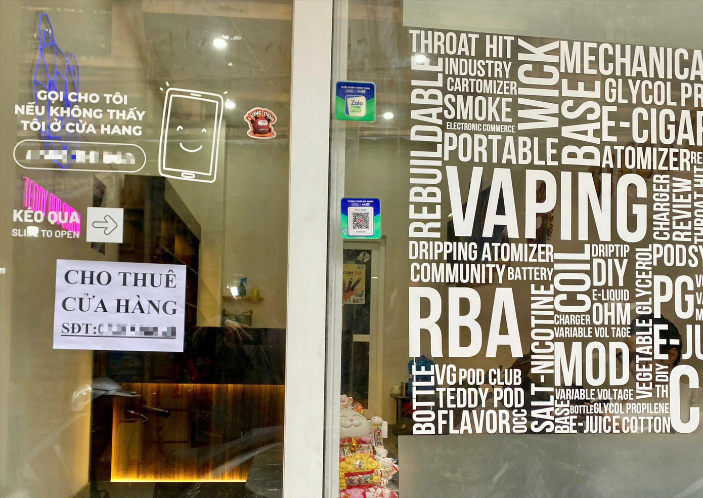 Nhiều cửa hàng kinh doanh thuốc lá điện tử sang nhượng mặt bằng.