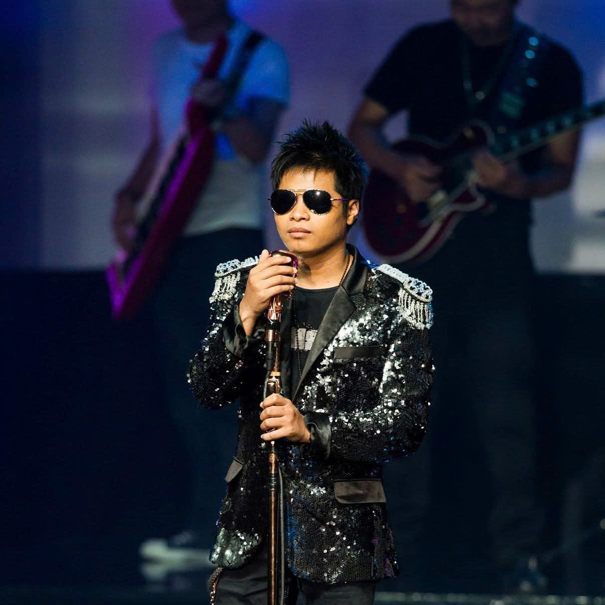 Hà Văn Đông trên sân khấu