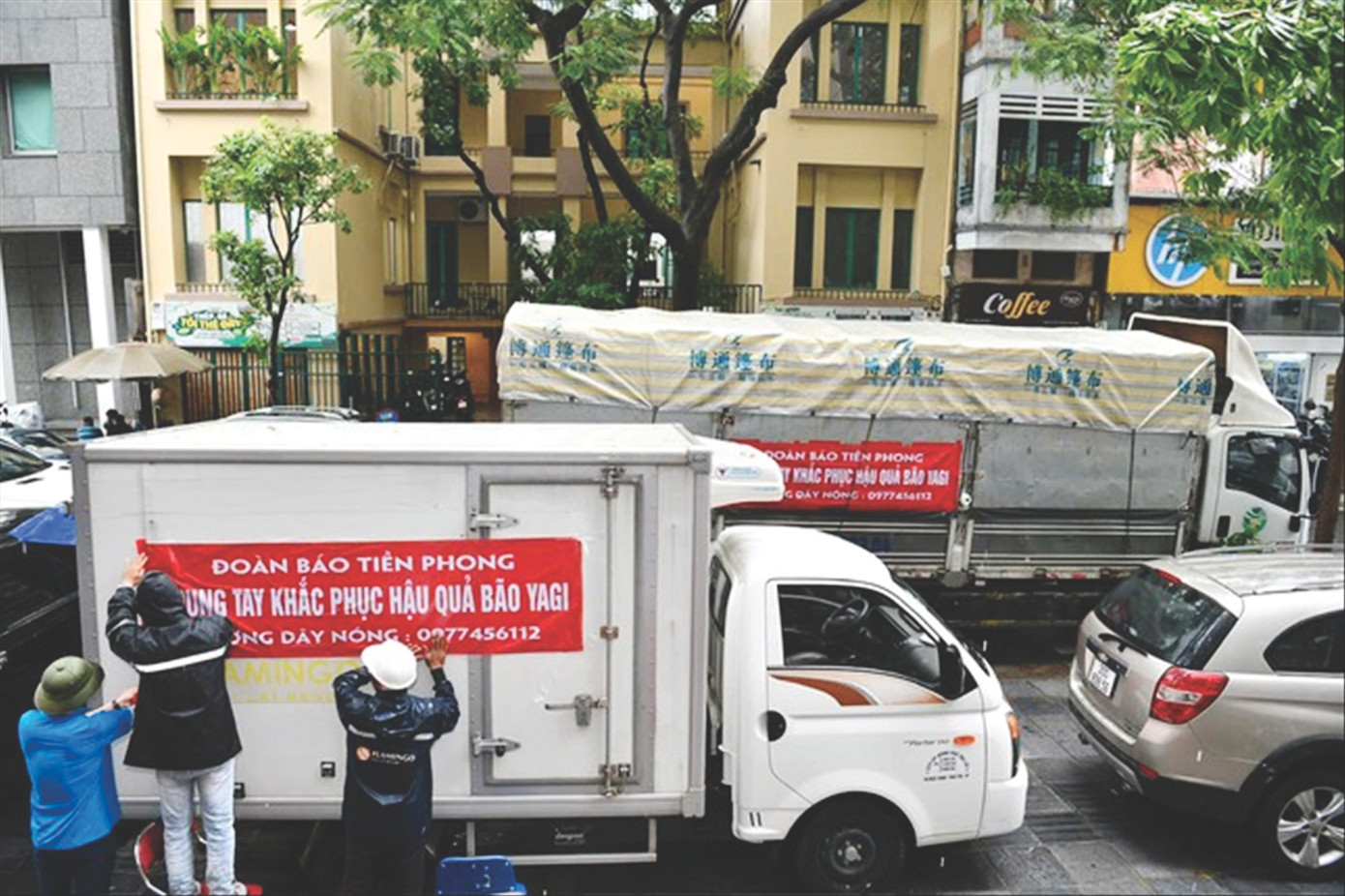 Những chuyến xe thiện nguyện của báo Tiền Phong chuẩn bị xuất phát từ tòa soạn