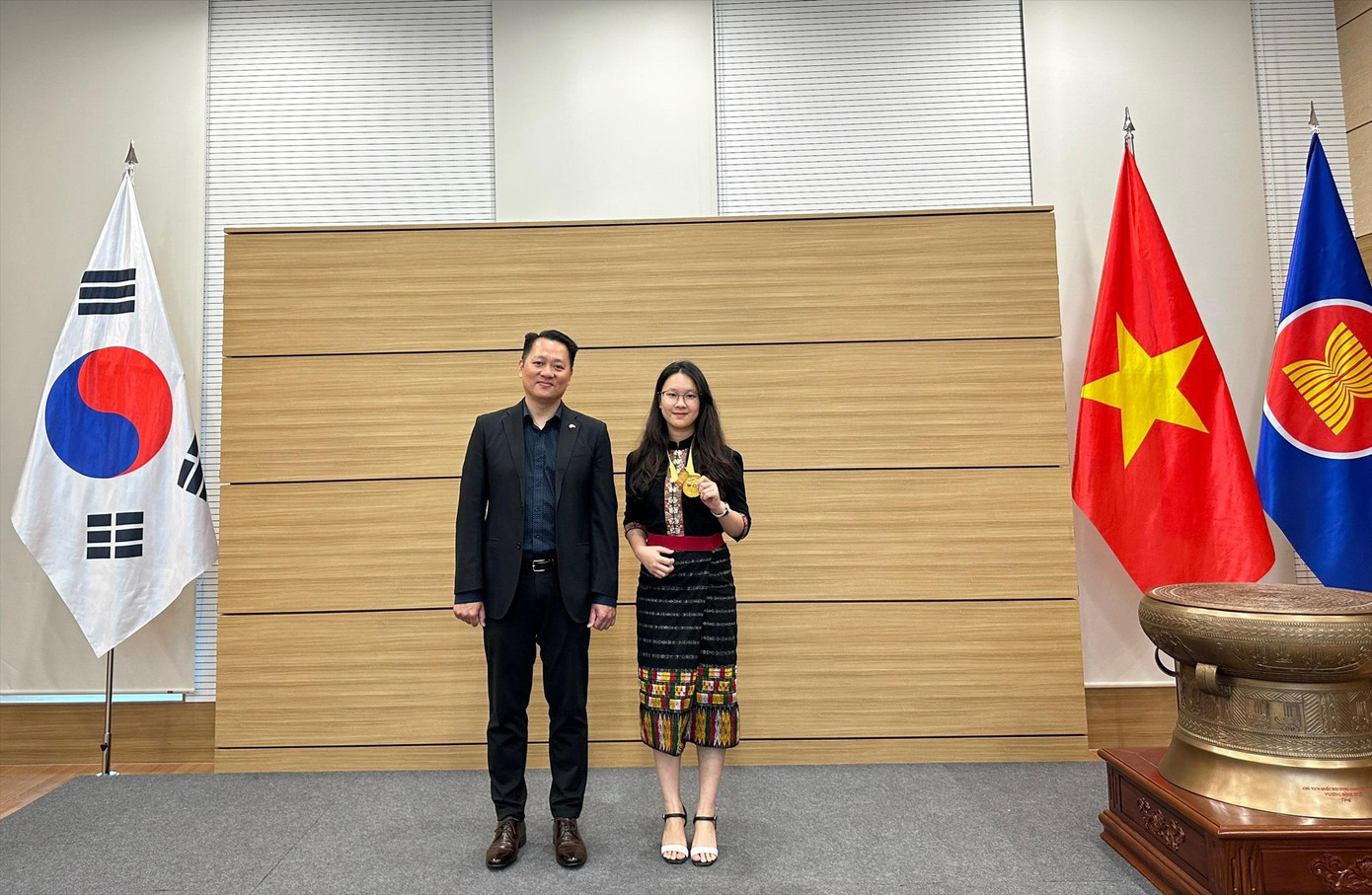 Hà Anh được vinh danh tại Đại sứ quán Việt Nam ở Hàn Quốc