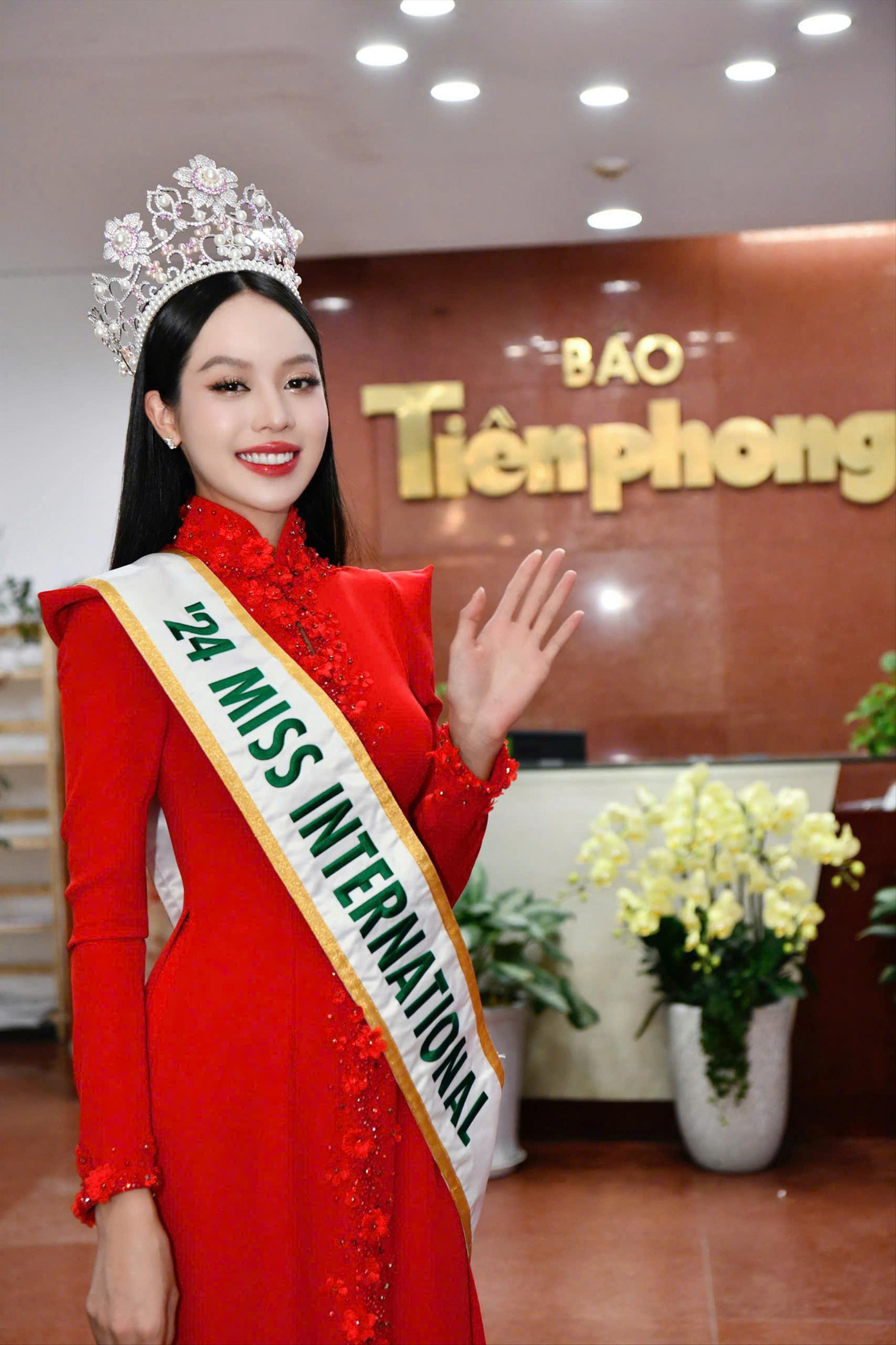 Chuyến trở về báo Tiền Phong đầy ấm áp của Hoa hậu Thanh Thủy. Ảnh: TRỌNG TÀI Chuyến trở về báo Tiền Phong đầy ấm áp của Hoa hậu Thanh Thủy. Ảnh: TRỌNG TÀI