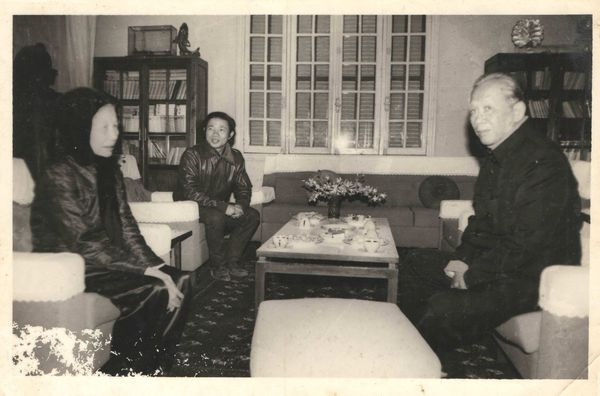 TBT Lê Duẩn với thân mẫu Bùi Bắc