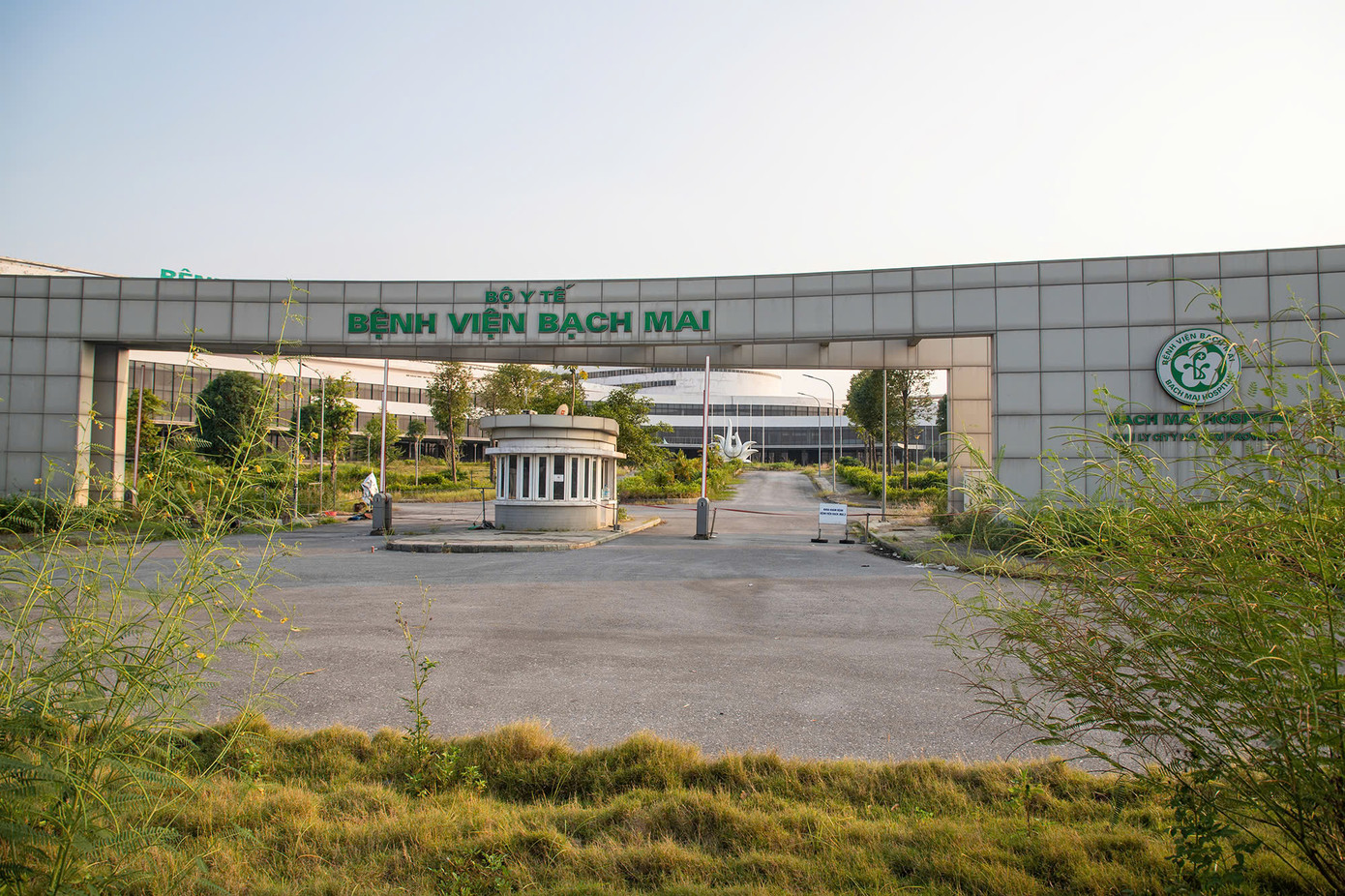 Bệnh viện Bạch Mai không bóng người. Ảnh: M.Đ Bệnh viện Bạch Mai không bóng người. Ảnh: M.Đ