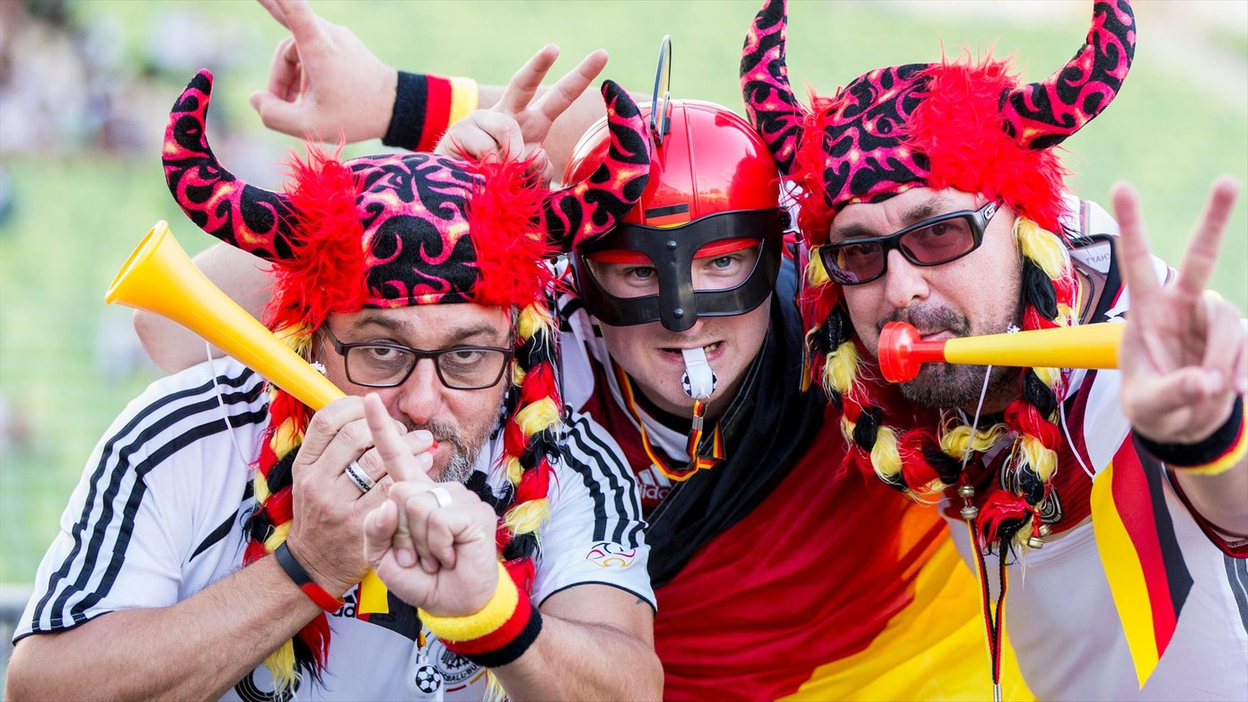 Người hâm mộ bóng đá Đức chuẩn bị bước vào mùa hè EURO 2024. Ảnh: Getty Images Người hâm mộ bóng đá Đức chuẩn bị bước vào mùa hè EURO 2024. Ảnh: Getty Images