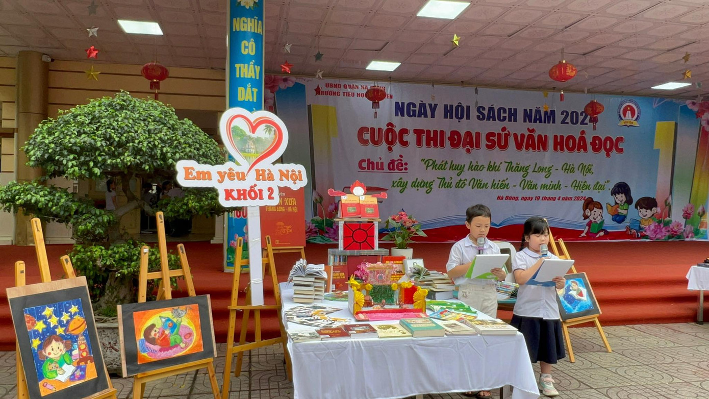 Ngày Sách Việt Nam 2024 được tổ chức tại trường Tiểu học Văn Yên (quận Hà Đông, TP Hà Nội) với mong muốn trẻ em sớm yêu sách Ngày Sách Việt Nam 2024 được tổ chức tại trường Tiểu học Văn Yên (quận Hà Đông, TP Hà Nội) với mong muốn trẻ em sớm yêu sách