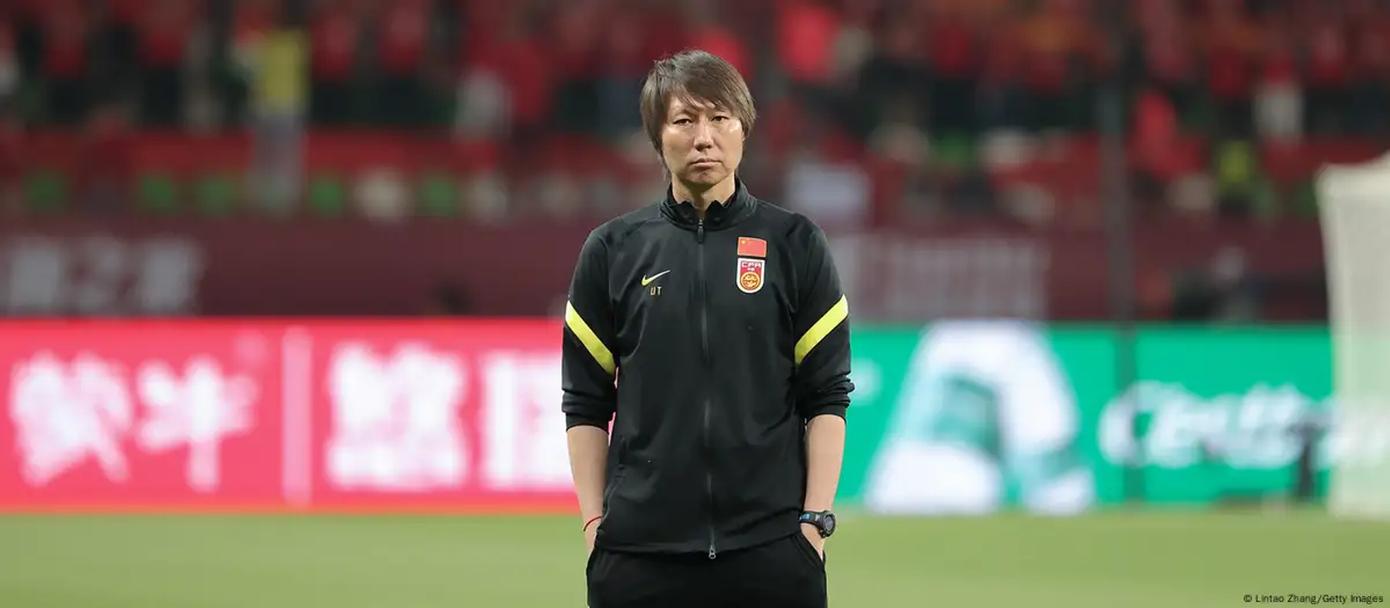 Lý Thiết khi còn là HLV trưởng đội tuyển quốc gia Trung Quốc Lý Thiết khi còn là HLV trưởng đội tuyển quốc gia Trung Quốc