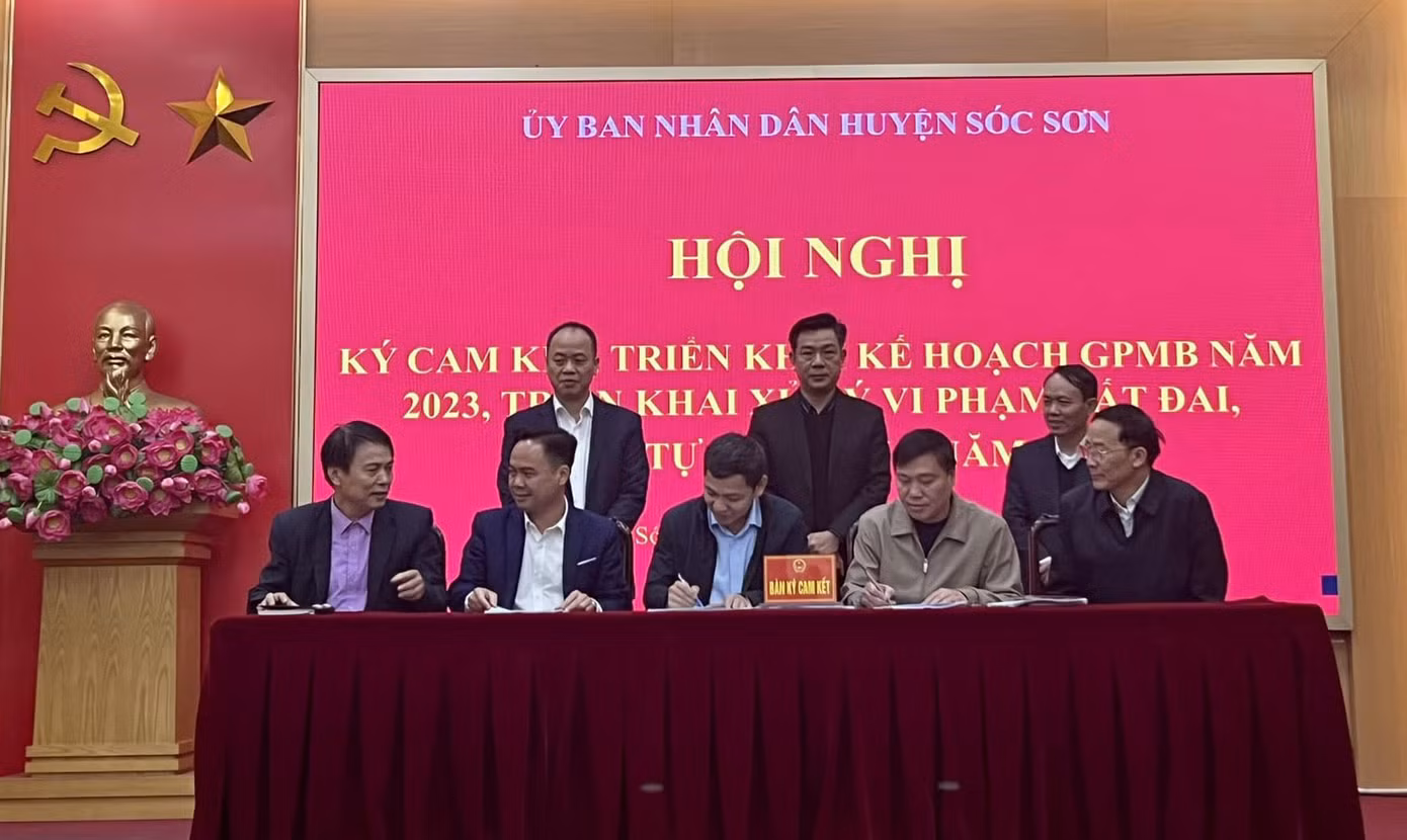 Lãnh đạo huyện Sóc Sơn ký cam kết với chủ tịch UBND các xã, thị trấn Lãnh đạo huyện Sóc Sơn ký cam kết với chủ tịch UBND các xã, thị trấn
