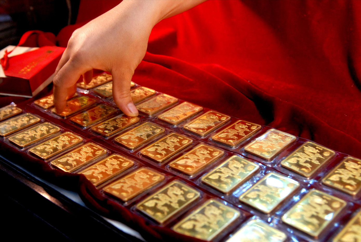 Thị trường vàng chờ kết quả phiên đấu thầu vàng miếng SJC ngày 23/4. Ảnh: Như Ý