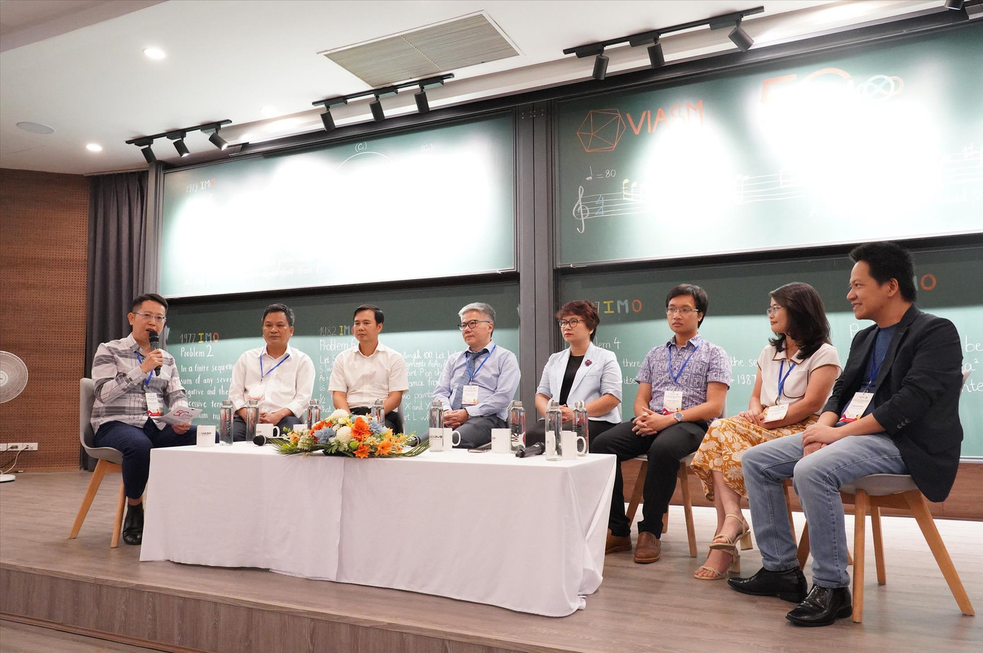 Các đại biểu tham gia tọa đàm