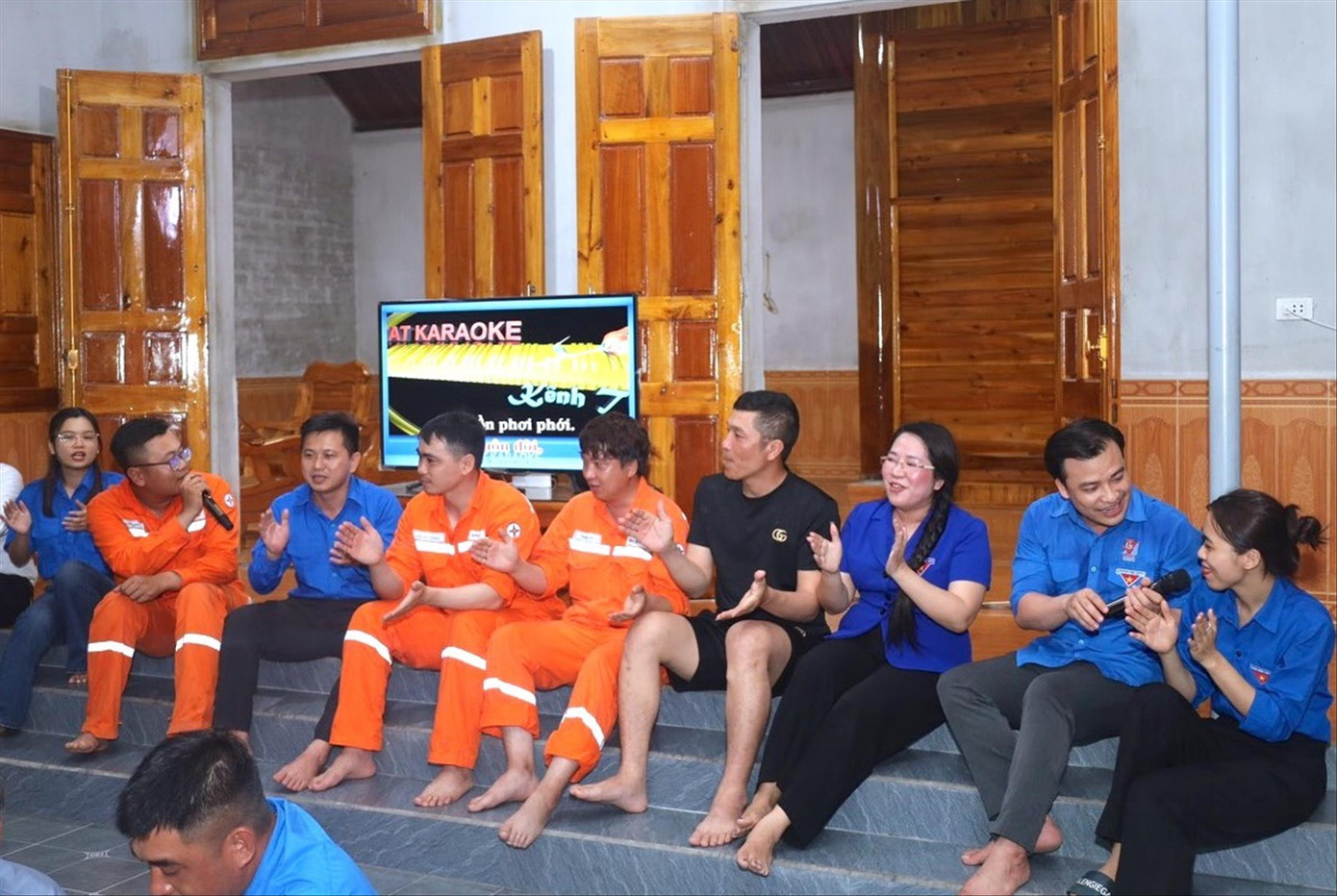 Tỉnh Đoàn Nghệ An, Huyện Đoàn Nam Đàn tổ chức bữa cơm, giao lưu văn hóa với các công nhân thi công trong không khí ấm áp nhằm sẻ chia, tạo động lực thi đua hoàn thành xuất sắc nhiệm vụ Tỉnh Đoàn Nghệ An, Huyện Đoàn Nam Đàn tổ chức bữa cơm, giao lưu văn hóa với các công nhân thi công trong không khí ấm áp nhằm sẻ chia, tạo động lực thi đua hoàn thành xuất sắc nhiệm vụ