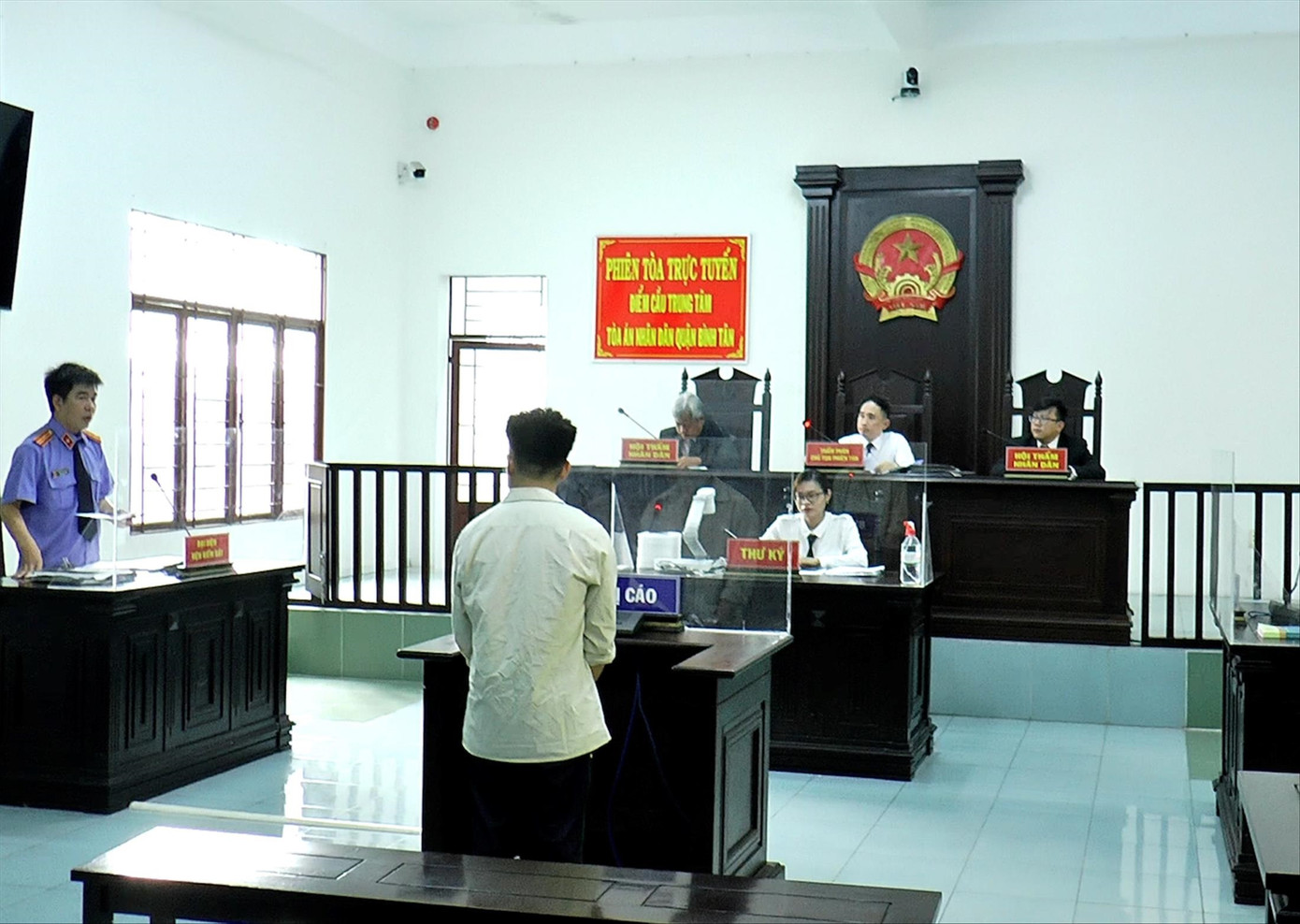 Bị cáo N.V.L bị phạt 4 năm tù vì quan hệ với người yêu chỉ mới 15 tuổi. ảnh: C.L