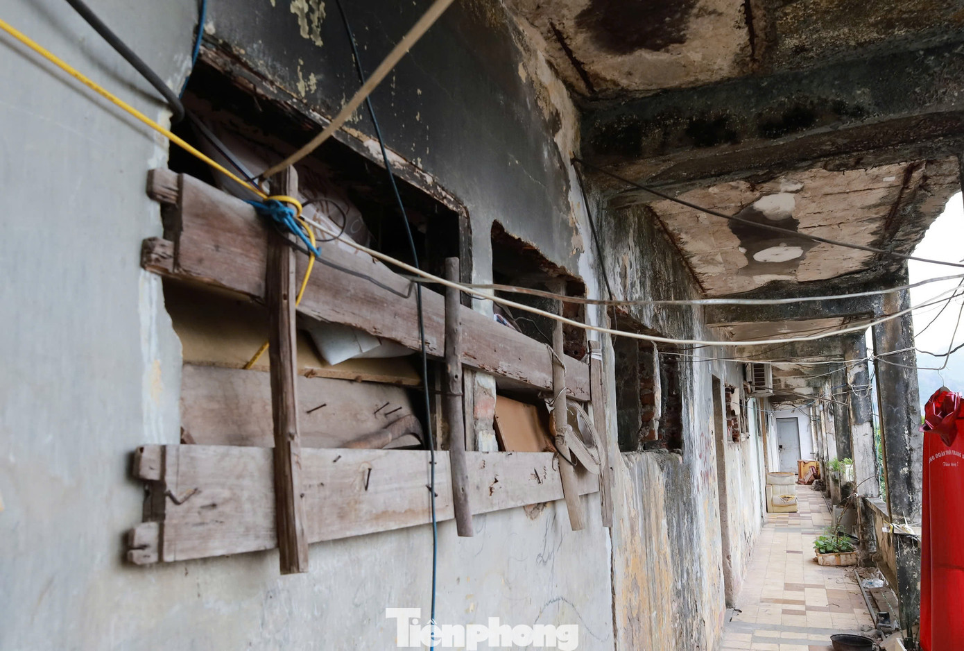 "Nhà nước thu hồi, giải tỏa để xây dựng khu phố văn minh, sạch đẹp, chúng tôi ai nấy đều đồng thuận. Thế nhưng, chúng tôi mong muốn Nhà nước hỗ trợ nơi ở mới để chúng tôi ổn định cuộc sống", bà T nói.