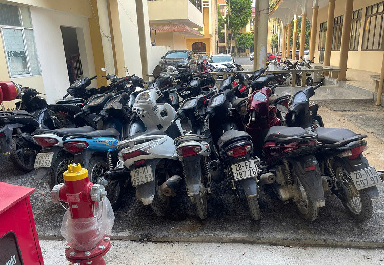 Mô tô các đối tượng sử dụng để gây rối trật tự công cộng. Mô tô các đối tượng sử dụng để gây rối trật tự công cộng.