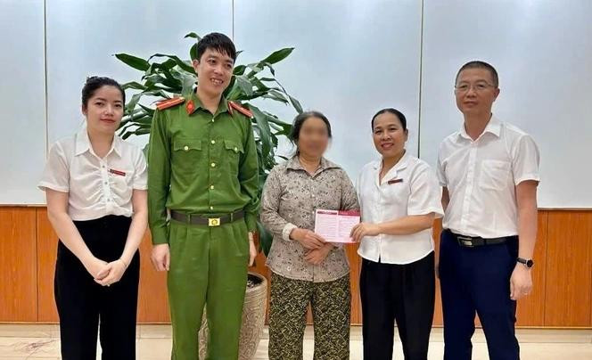 Nhờ sự tỉnh táo, kinh nghiệm của nhân viên ngân hàng, tránh cho bà cụ 71 tuổi mất số tiền lớn.